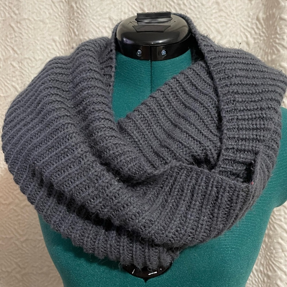 Gray Infinity Scarf - Picture 6 of 8